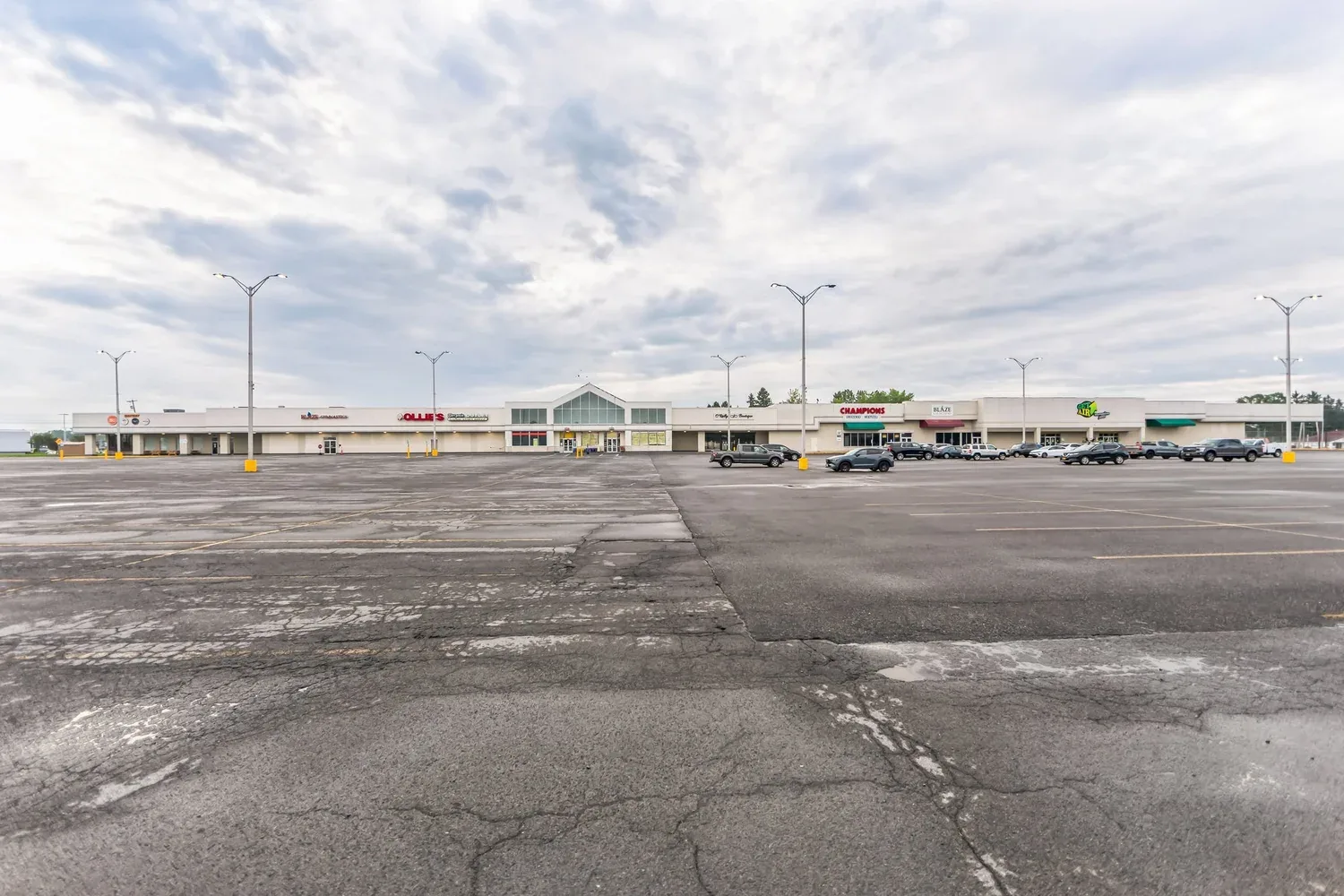 Frontage Plaza, Cicero NY, full plaza view
